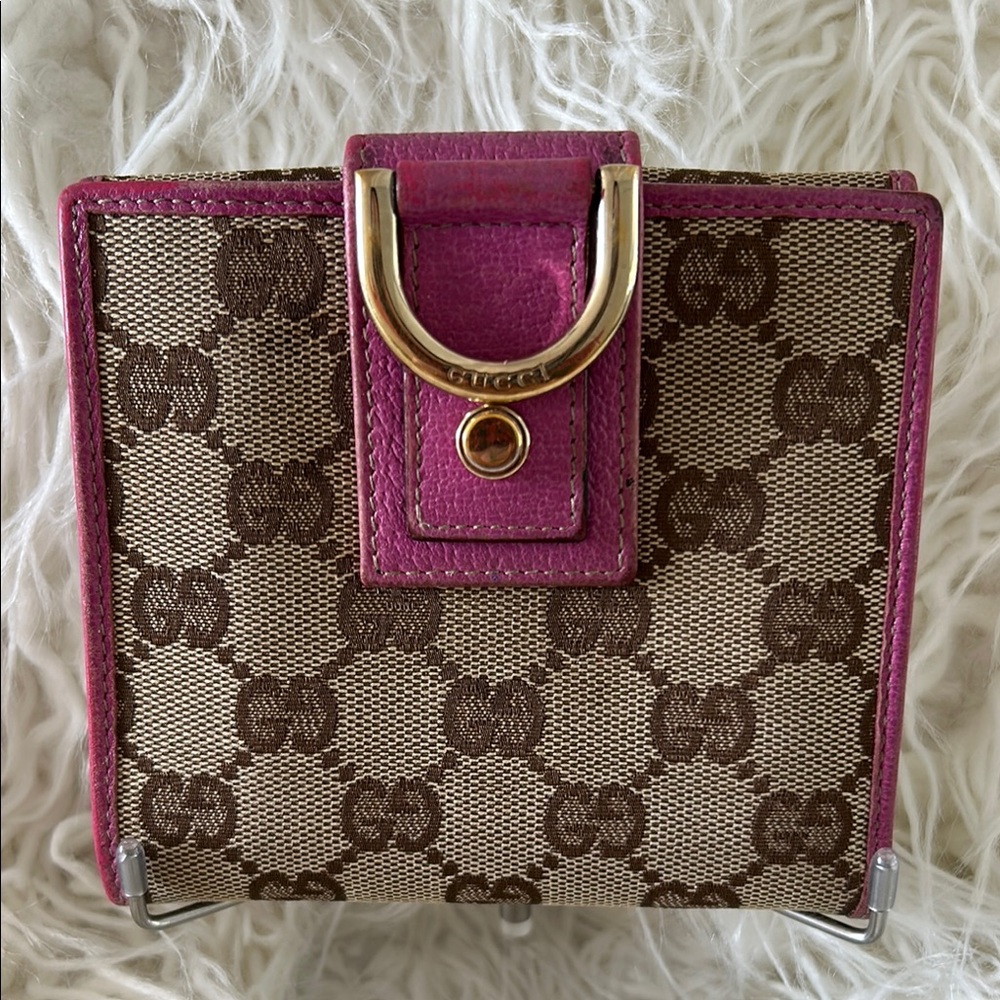 Authentic Gucci Abbey GG monogram compact wallet.